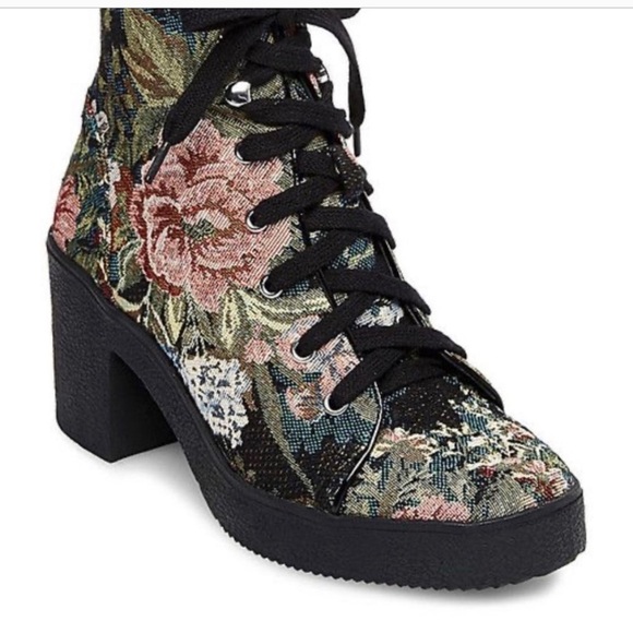 Steve Madden short lace up boots . New- sz7 - Picture 2 of 8